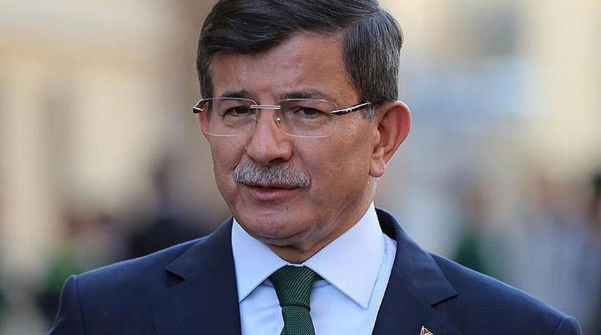 Davutoğlu'ndan 'istenmeyen adam' açıklaması: Ülkeye yazık ediyorsunuz
