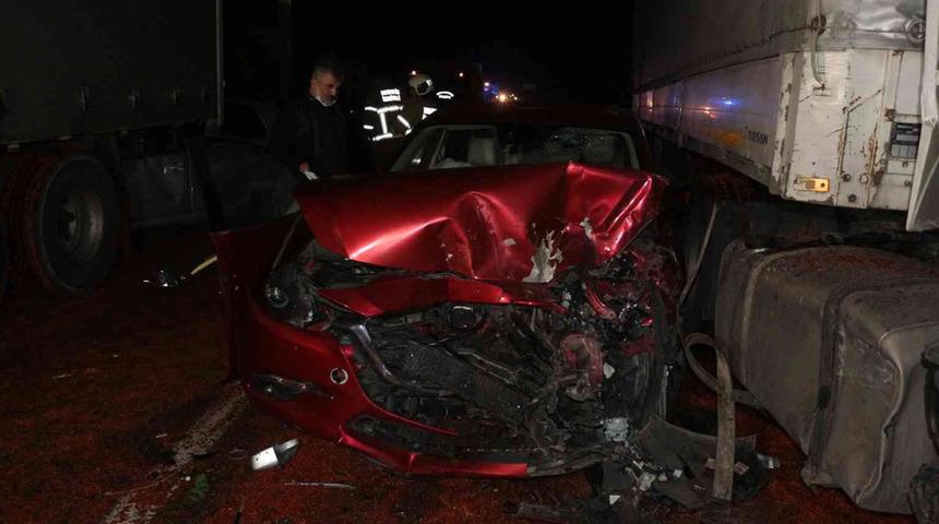 TIR'ın kasasından dökülen salçalar faciaya yol açtı: 1 ölü, 10 yaralı