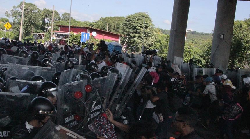 Meksika'da göçmenler başkente doğru yürüyüşe geçti