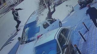 İstanbul'da feci kaza! Metrelerce havaya savruldu