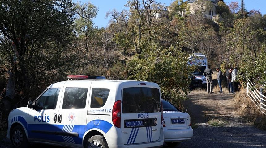 Kayseri'de ağaca düşen yamaç paraşütçüsü yaralandı