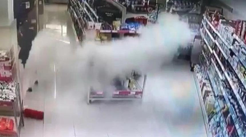 Markette panik anları! Her şey bir anda oldu