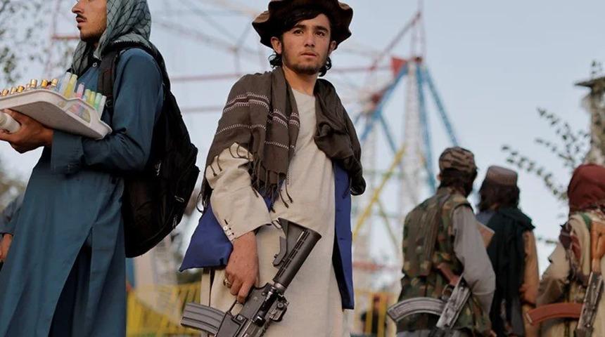 Taliban ekonomik krizdeki Afganistan'da işçi maaşlarını "buğday'la ödeyecek