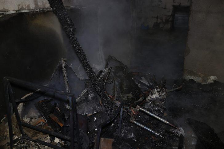 Edirne'de müstakil ev, yangın sonucu kullanılamaz hale geldi G3