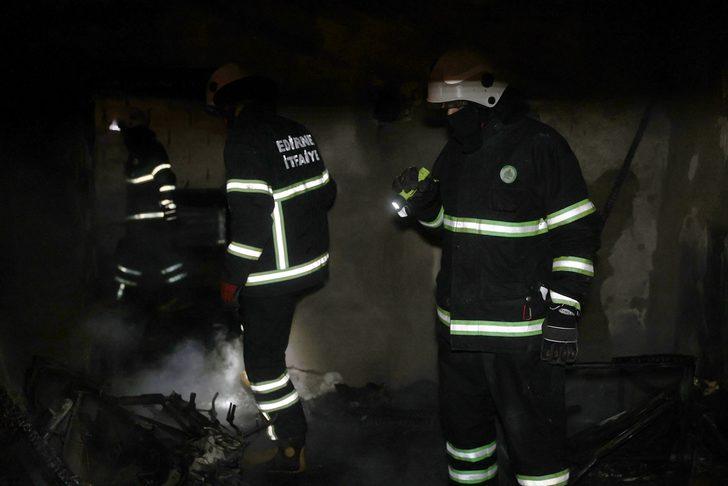Edirne'de müstakil ev, yangın sonucu kullanılamaz hale geldi G4