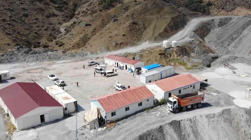 İş makinesi ile duvar arasına sıkıştı, feci şekilde can verdi