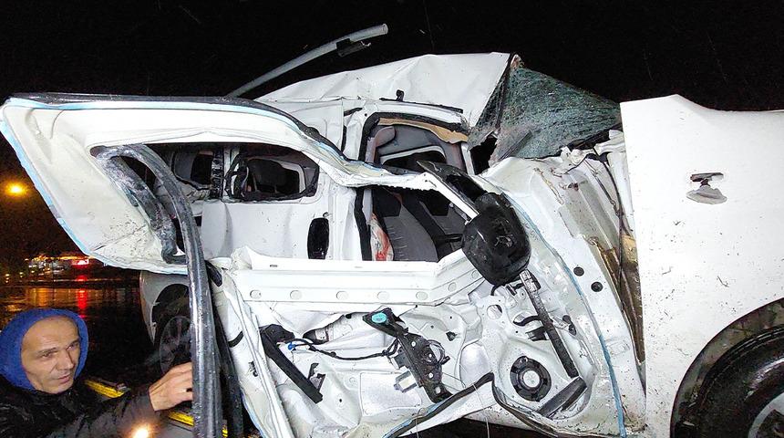 Samsun'da feci kaza! Araç tanınmaz halde: 2 yaralı