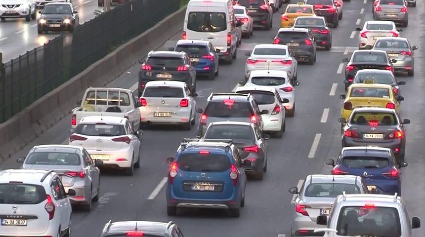 İstanbul'da trafik yoğunluğu! Yola çıkacaklar dikkat