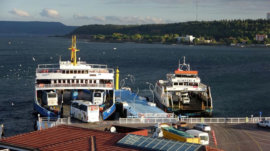 Çanakkale'de feribot seferlerine fırtına engeli! Hepsi iptal edildi