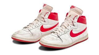 Michael Jordan'ın ayakkabıları rekor fiyata satıldı