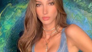 Şevval Şahin'den kabaklı pozlar! Göğüslerine tutarak poz verdi