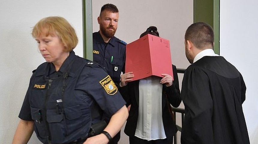 IŞİD'e katılan Alman Jennifer Wenisch, k&ouml;leleştirdiği Ezidi kız &ccedil;ocuğunun &ouml;l&uuml;m&uuml; nedeniyle 10 yıl hapis cezasına &ccedil;arptırıldı