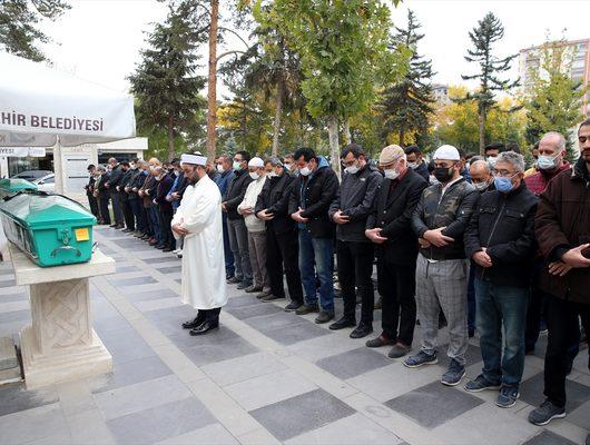 kayseri de agaca carparak olen yamac parasutu sporcusu kadin topraga verildi kayseri haberleri