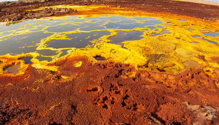 Ölümle burun buruna geliyorlar! Afrika’nın nefes kesen manzarasıyla büyüleyen yeri: Dallol Volkanı