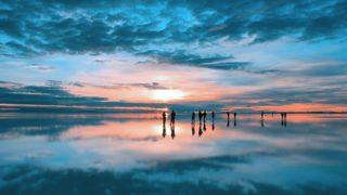 Görenler film seti zannetti! Gökyüzünün dünya ile buluştuğu yer: Salar de Uyuni Tuz Gölü