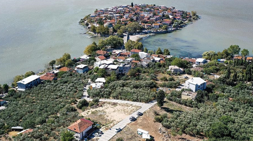 Mezarlıklar turizme açılacak! Apollonia ad Rhyndacum Antik Kenti’nde restorasyon çalışmaları hızlandı