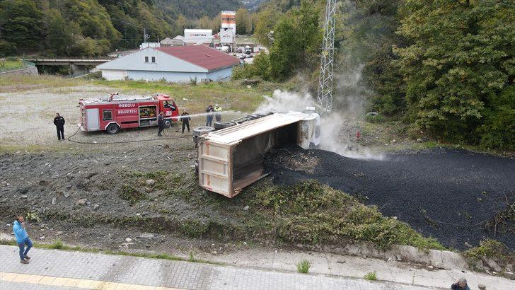 Kastamonu'da devrildikten sonra alev alan kamyonun sürücüsü yaralı kurtarıldı G4
