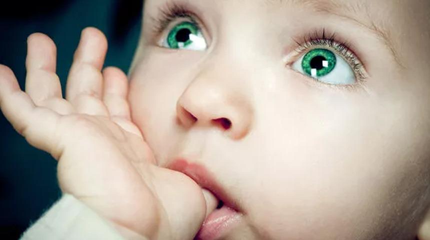 İlgisizlik, parmak emdiriyor