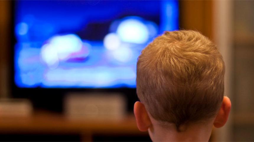 Televizyon, aile içi iletişimi öldürüyor