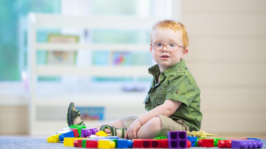 Otizm nedir? Belirtileri ve tedavi yöntemleri