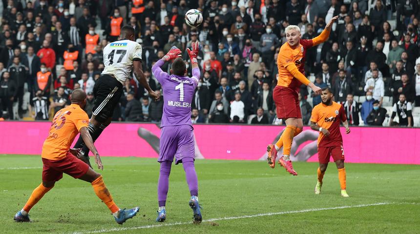 Muslera'dan büyük hata! Saç baş yoldurdu