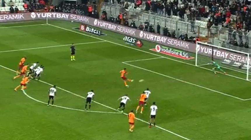 Beşiktaş-Galatasaray maçında penaltı kaçtı!