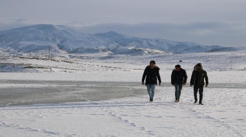 Buzda y&uuml;r&uuml;me teknikleri
