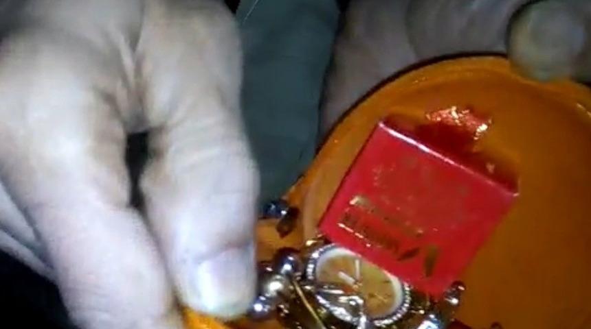 Yıkamak için aldığı halının içinden 40 bin TL değerinde altın çıktı