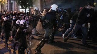 Yunanistan’da halk sokaklara döküldü