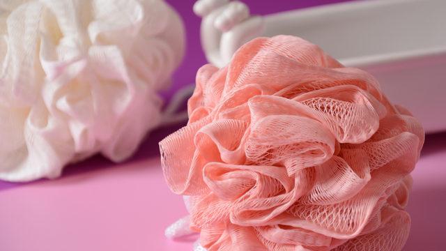 Eskiyen banyo liflerini atmayın! Onlarla ev temizliğinde mucizeler yaratabilirsiniz