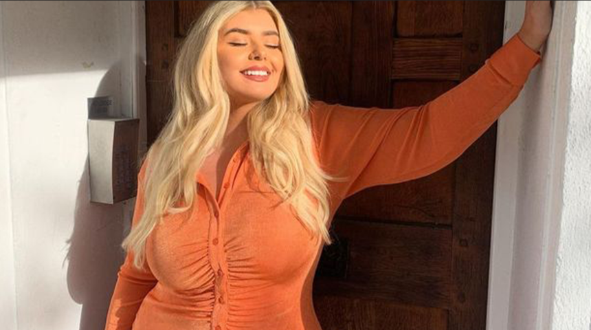 Büyük beden model Isabel Nicholls Nall, eleştirilere göbeğini göstererek cevap verdi