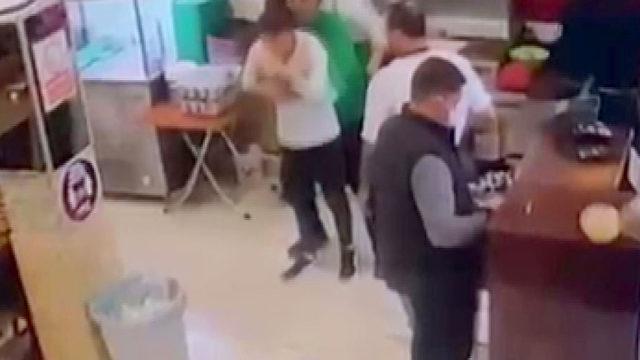 Konya'da lokantada korkutan anlar! Soluk borusuna ekmek kaçan müşterisinin hayatını kurtardı
