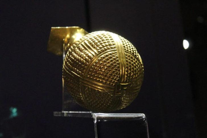 Anadolu'dan kaçırılan 4 bin 250 yıllık gaga ağızlı testi Türkiye'ye iade edildi G4