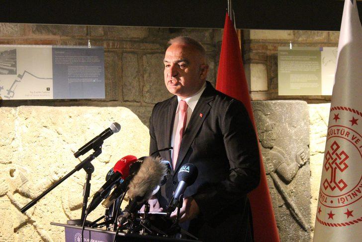 Anadolu'dan kaçırılan 4 bin 250 yıllık gaga ağızlı testi Türkiye'ye iade edildi G5