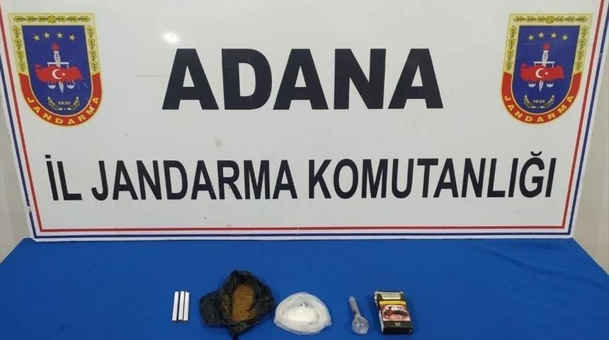 Adana'da aracında uyuşturucu ele geçirilen sürücü gözaltına alındı