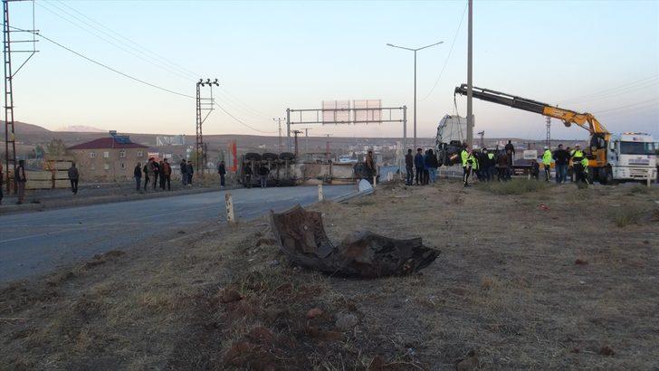 Bitlis'te tır ile kamyonetin çarpışması sonucu 1 kişi öldü, 5 kişi yaralandı G3