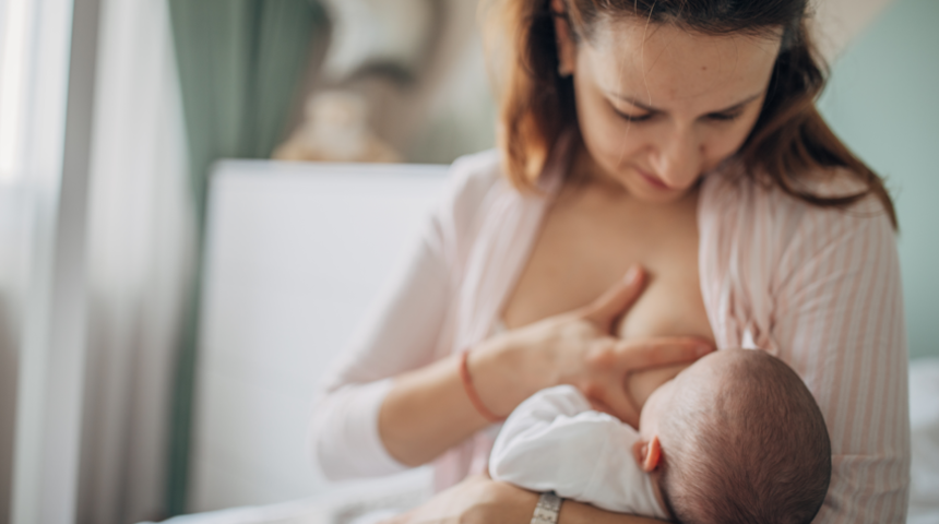 Anne adaylarına bebek emzirme eğitimi