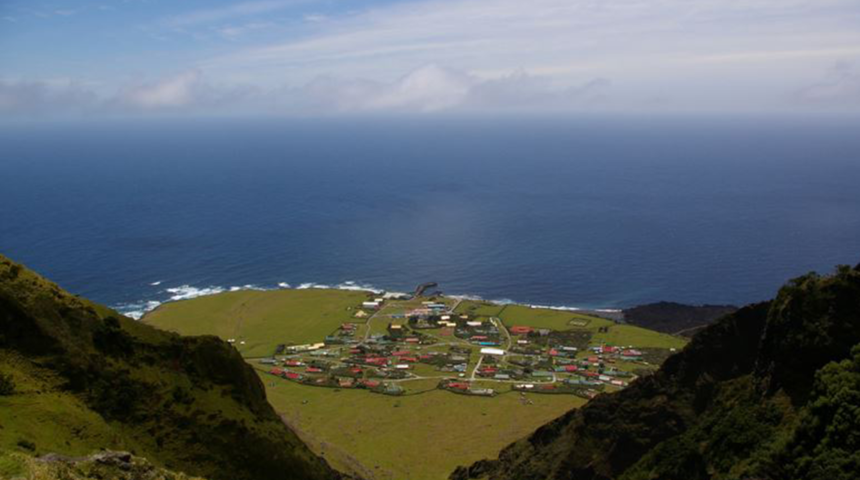 Sadece 250 kişi yaşıyor! Ulaşmanın neredeyse imkansız olduğu dünyanın en uzak adası: Tristan da Cunha