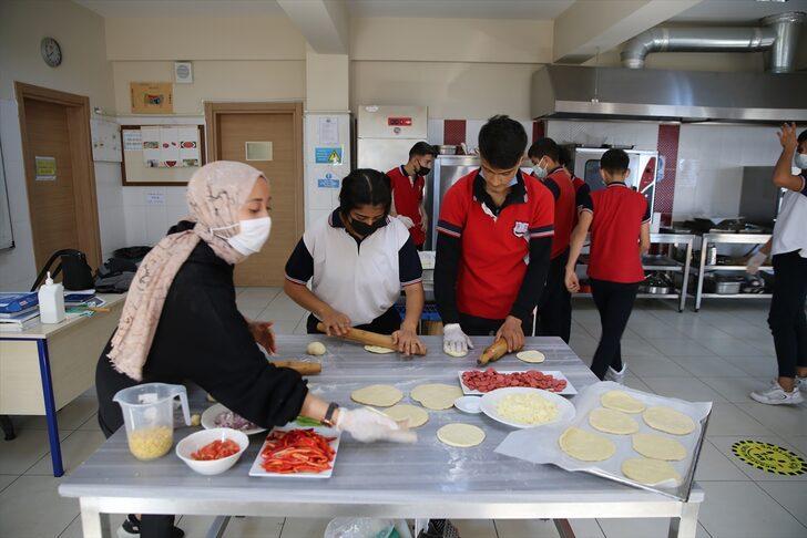 Hatay'da istihdam odaklı meslek lisesi hizmet sektörüne ara eleman yetiştiriyor G4