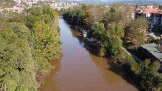 Sonbahar manzaralarını yansıttı! Bartın Irmağı sonbahara büründü