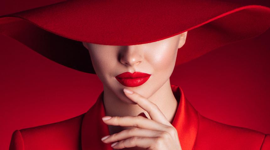 Herkese yakışan bir şapka vardır! Yüz şekline göre şapka seçmenin yolları