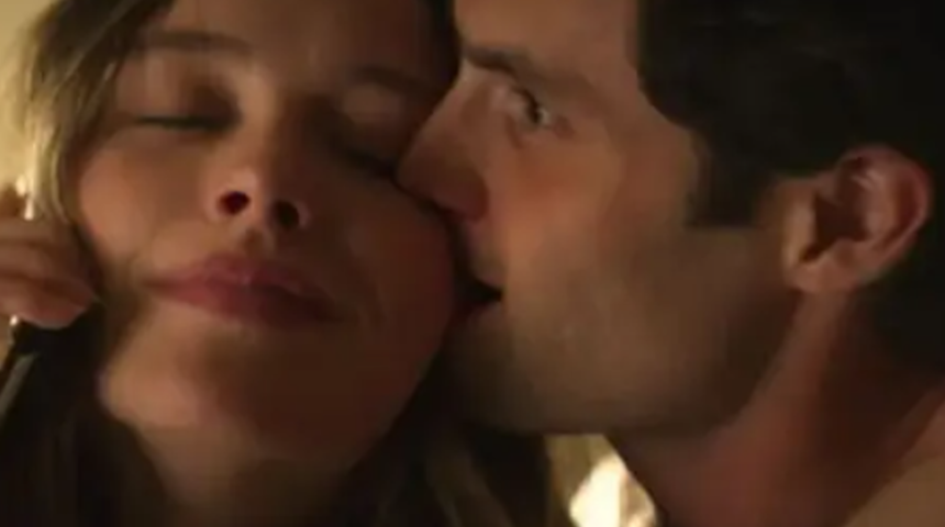  You dizisinin başrolleri Penn Badgley ile Victoria Pedretti sevişmesi sahnesi açıklaması: Önlem aldık