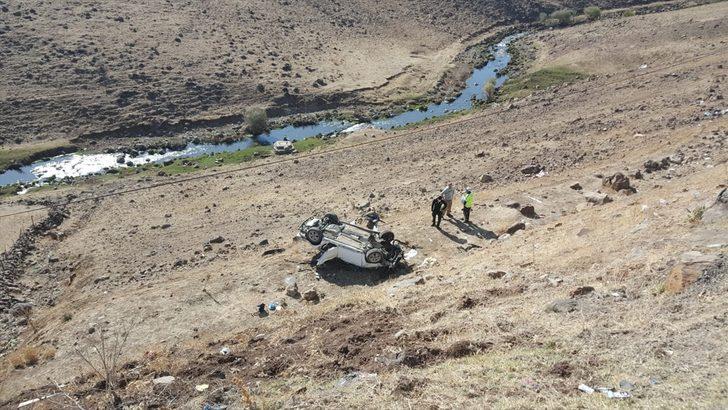 GÜNCELLEME - Bingöl'de şarampole devrilen otomobildeki 4 kişi öldü, 2 kişi yaralandı G2