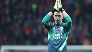 Muslera bırakmaya hazırlanıyor!