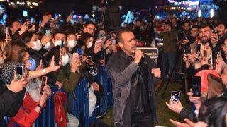 Haluk Levent, Kütahya konserinde hayranlarıyla buluştu!