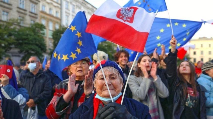 AB Adalet Divanı, Polonya'ya g&uuml;nl&uuml;k 1 milyon Euro para cezası verdi