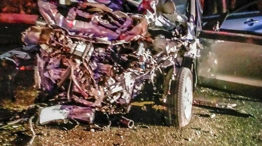 Burdur'da otomobille kamyonet çarpıştı, 2 kişi öldü 2 kişi yaralandı