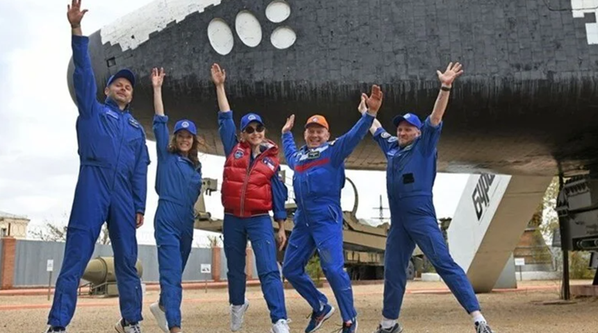 İlk uzay filmi Vyzov (Sınanma) ekibi bir başka ilke imza attı! Ekip uzayda cerrahi operasyon deneyi yaptı