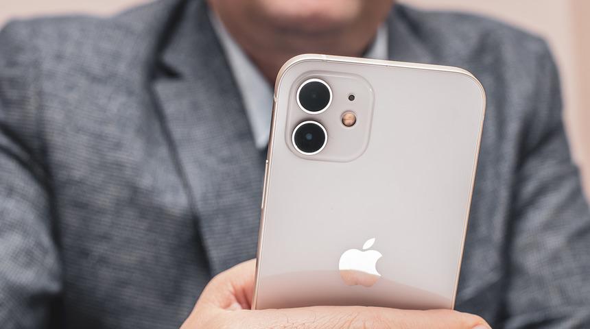 Apple'a Çinli öğrencilerden "şarj cihazsız iPhone" davası!