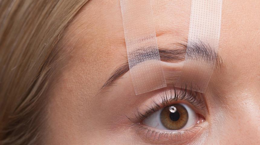 Göz çevresindeki yaşa bağlı değişimleri estetik dokunuşlarla yok edebilirsiniz